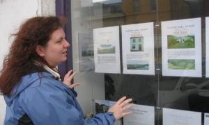 Jen looking for real estate in Clifden